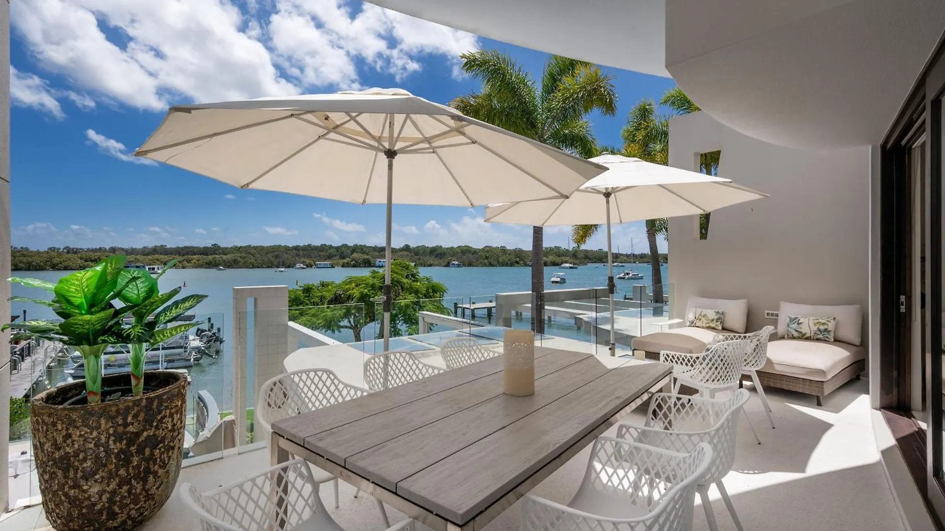 Luxury Riverside Escape Noosaville