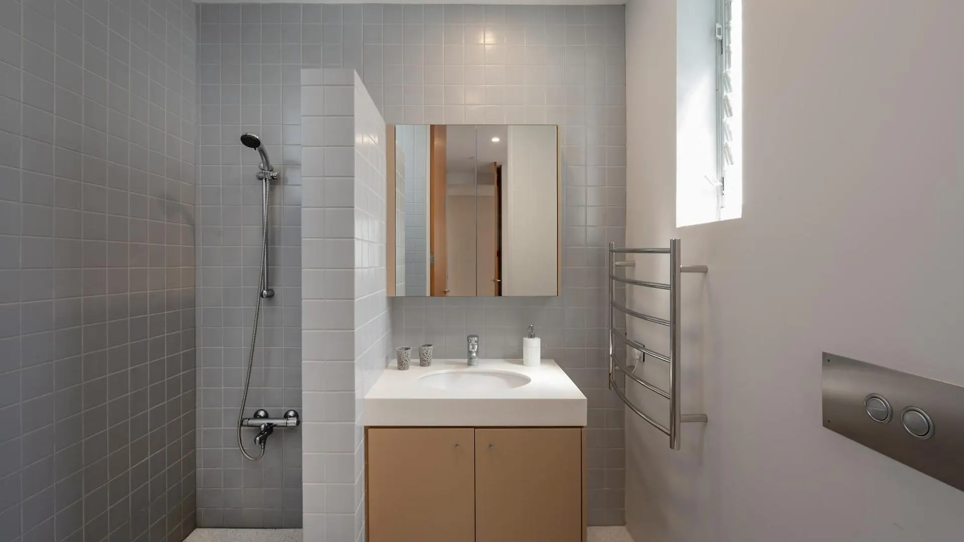 Luxury Riverside Escape Noosaville Apartment